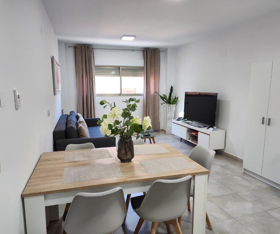 mesa-alquiler-apartamento-burriana